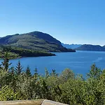 Koselig Og Usjenert Med Fantastisk Utsikt Og Solforhold