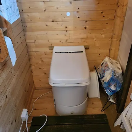 Koselig Og Usjenert Med Fantastisk Utsikt Og Solforhold Gjerset