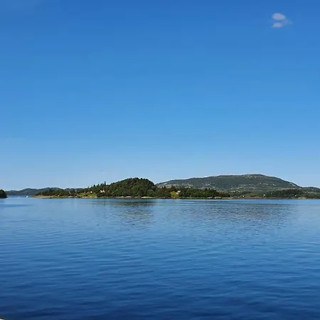 別荘 Koselig Og Usjenert Med Fantastisk Utsikt Og Solforhold Gjerset